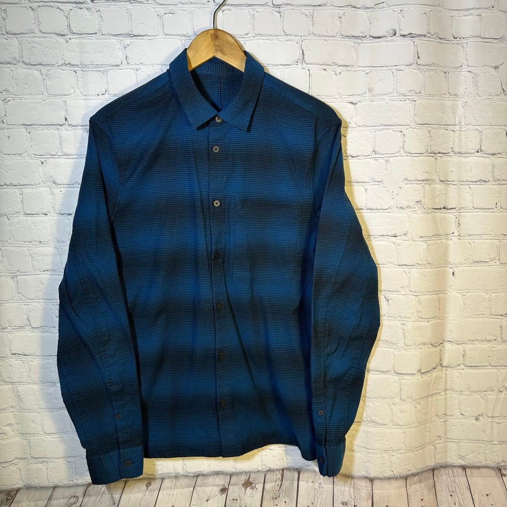 Lululemon Mens Long‎ Sleeve Ombre Stripe Button Down Shirt Blue Black